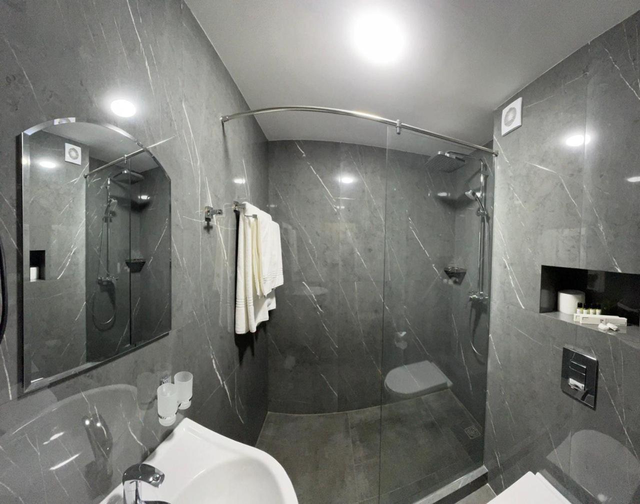Avenue Park Hotel Yusufkhona Extérieur photo